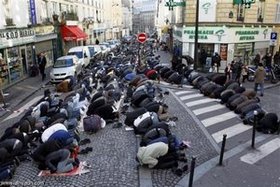 مطاردة لمسلمة محجبة في مترو باريس
