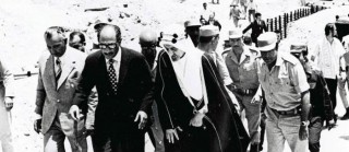 فيديو : الملك فيصل علي الجبهة عقب حرب 73 