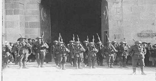 صورة نادرة | الجيش البريطاني عند أسوار يافا عام 1917