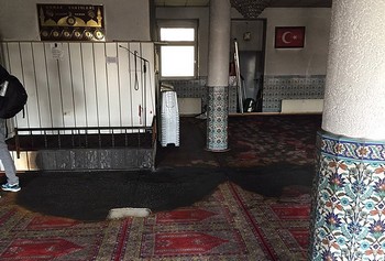 مجهول يضرم النار في مسجد السلطان أحمد بألمانيا