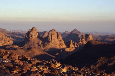 اكتشاف 3700 موقعا أثريا جنوب غرب الجزائر