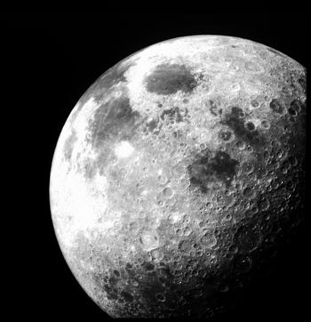 اكتشاف حقائق جديدة عن تاريخ القمر