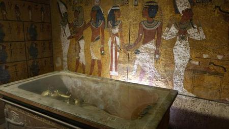 اكتشاف مقبرتين أثريتين في سقارة بمصر