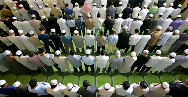 حكم الحركة أثناء الصلاة