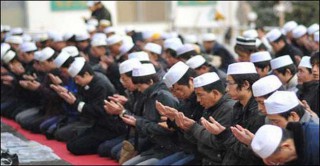 إجبار المسلمين في الصين على بيع الخمور والسجائر