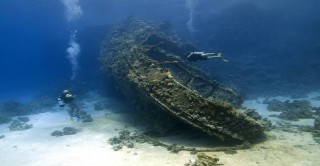 اكتشاف حطام أقدم سفينة أثرية غارقة في البحر الأحمر 