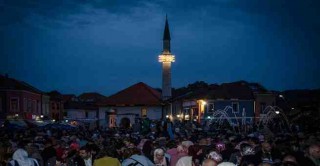 إقامة أكبر إفطار جماعي في تاريخ مدينة توزلا البوسنية 