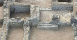 اكتشاف مخزن أسلحة يعود لآلاف السنين في عمان 