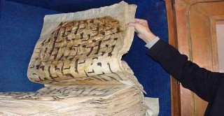 الصحابي الذي تم تكليفه بجمع القرآن الكريم