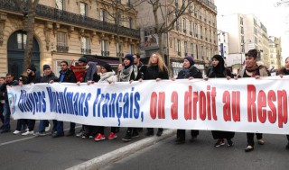 رئيس بلدية فينليس يطالب بحظر الإسلام في فرنسا 