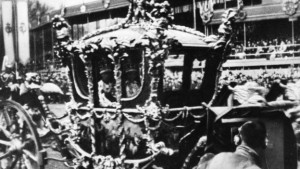 العربة الملكية وهي تمر أمام كاميرا البث التلفزيوني في "بوابة آبسلي"